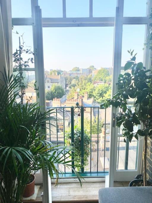 Luxury Artistic 2 Bedroom W/balcony-great Location Appartement Londen