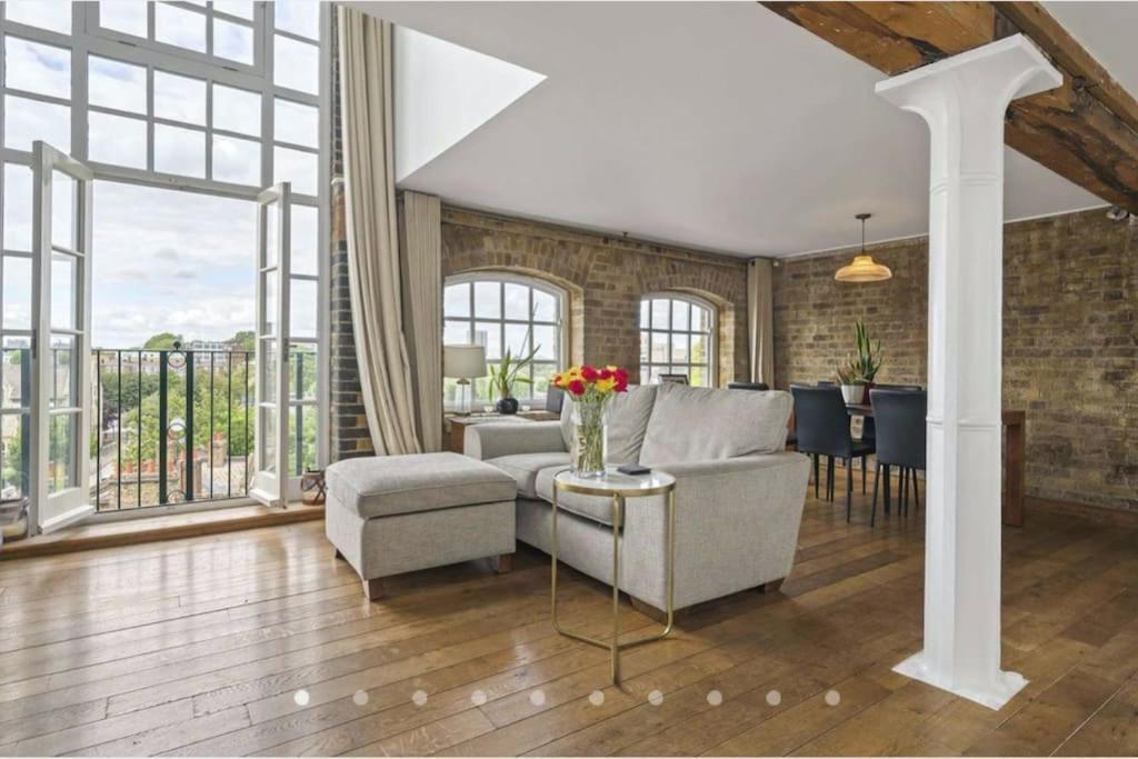 Appartement Luxury Artistic 2 Bedroom W/balcony-great Location