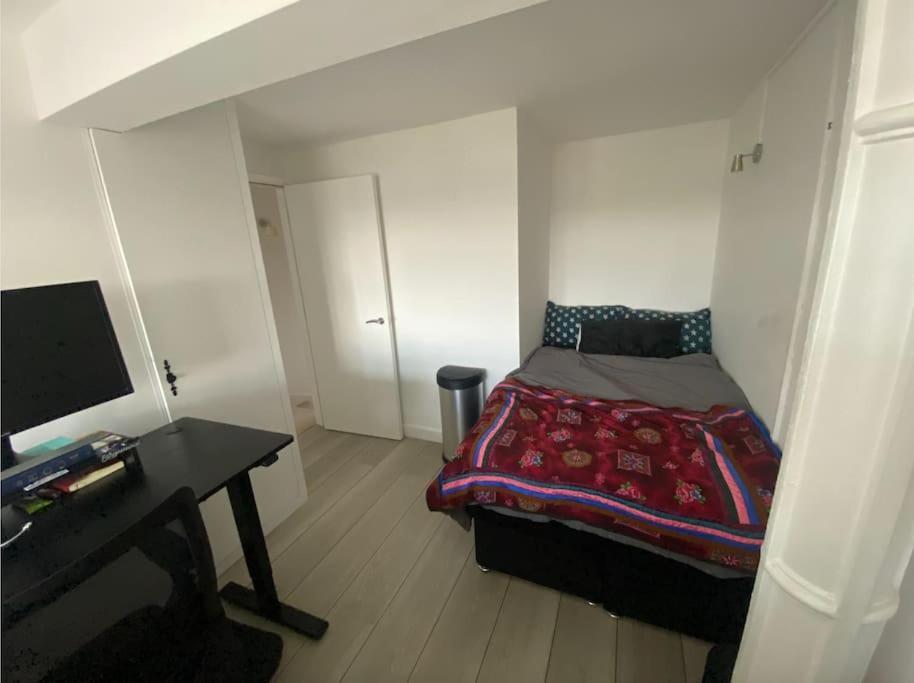 Luxury Artistic 2 Bedroom W/balcony-great Location Londen