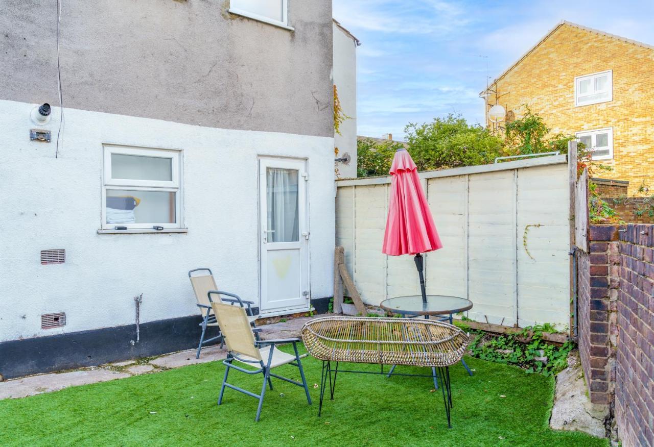 Modern 2 Bed Close To Westfield Stratford Mall With Garden London