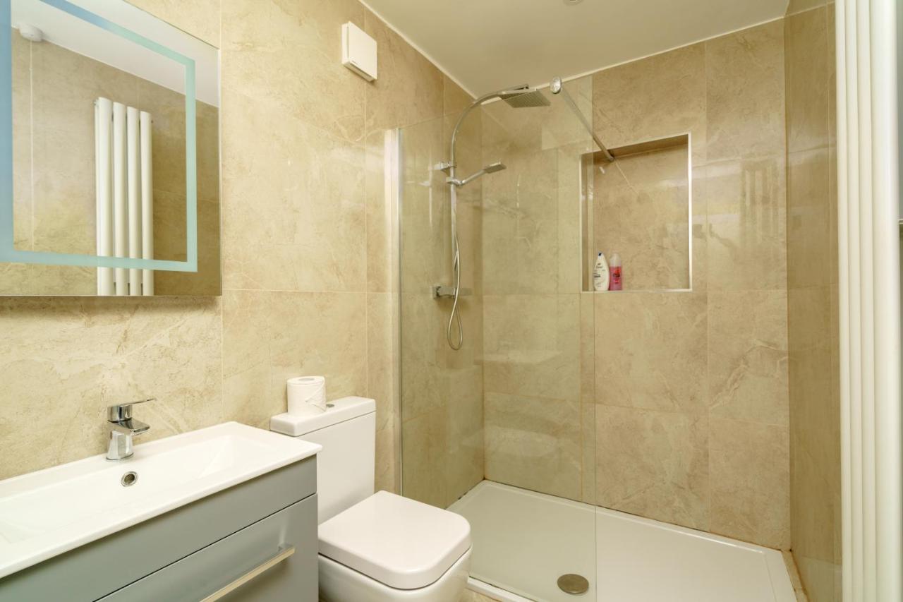 Modern 2 Bed Close To Westfield Stratford Mall With Garden London