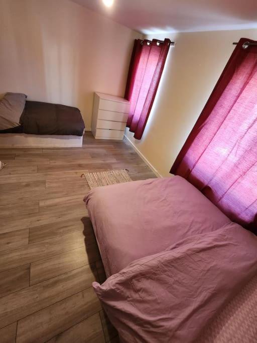 Close To 4 Bedroom House Free Car Parking 7 Beds Sleeps 16 People 2 Bathrooms London