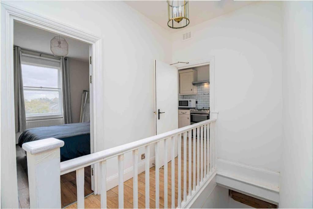 Cosy 2 Bed Flat In East Apartment *