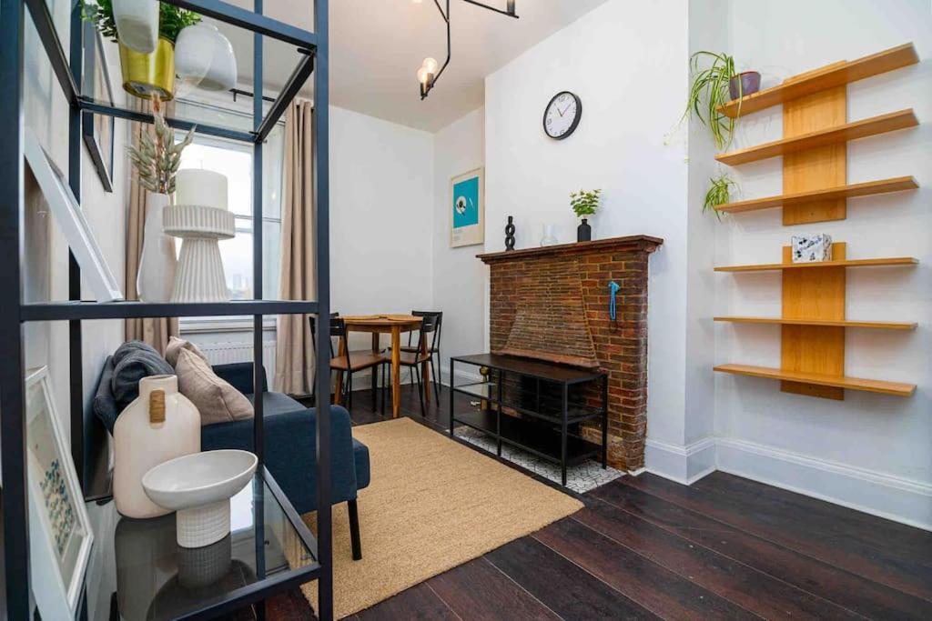 Cosy 2 Bed Flat In East *
