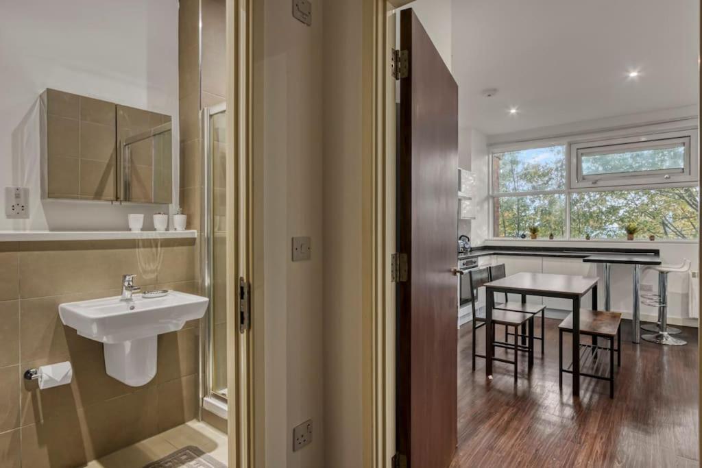 Cosy & Modern Studio * London