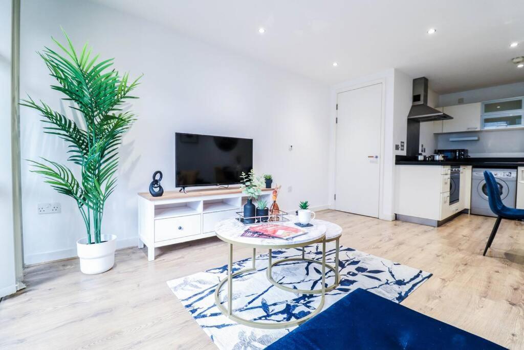 Apartment Canary Wharf-10% Discount-fibre Wifi-5mins To Tube