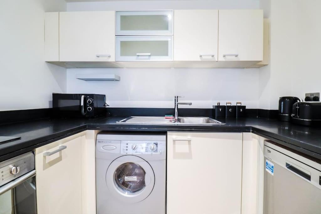 Canary Wharf-10% Discount-fibre Wifi-5mins To Tube Apartment *