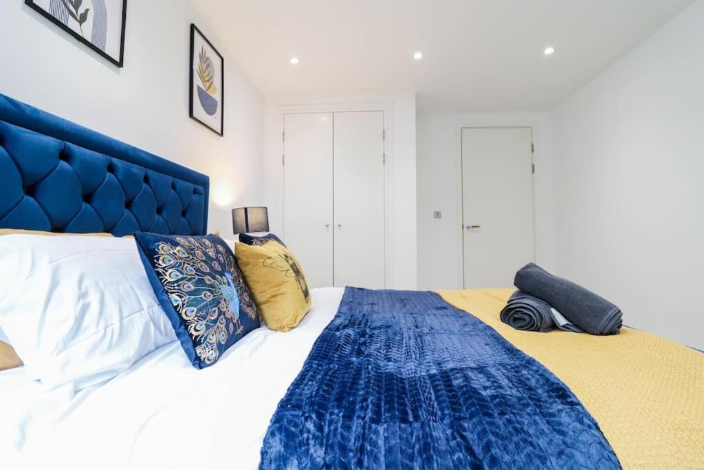 Apartment Canary Wharf-10% Discount-fibre Wifi-5mins To Tube London