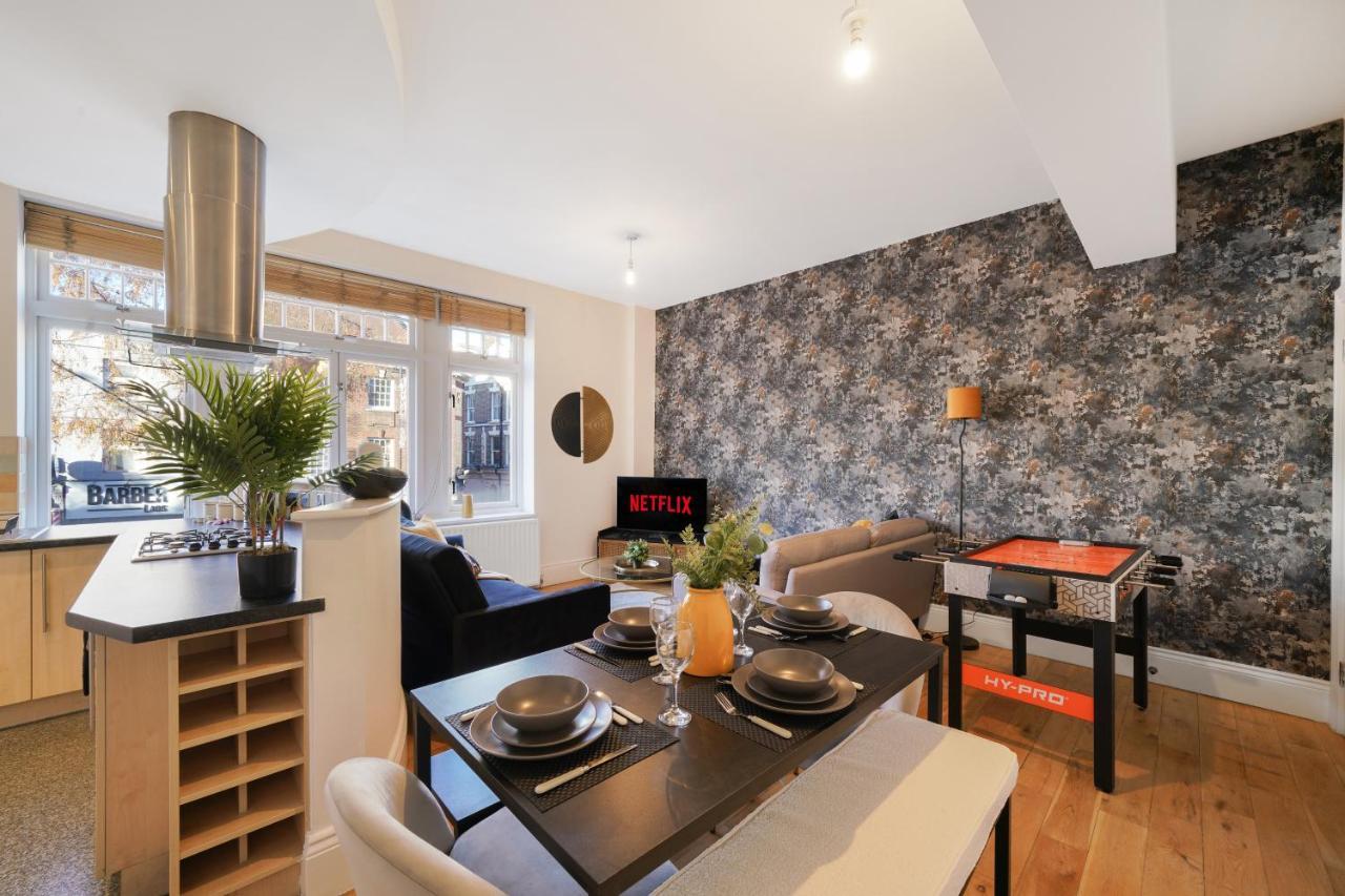 Central Hackney Abode - Balcony * Londen