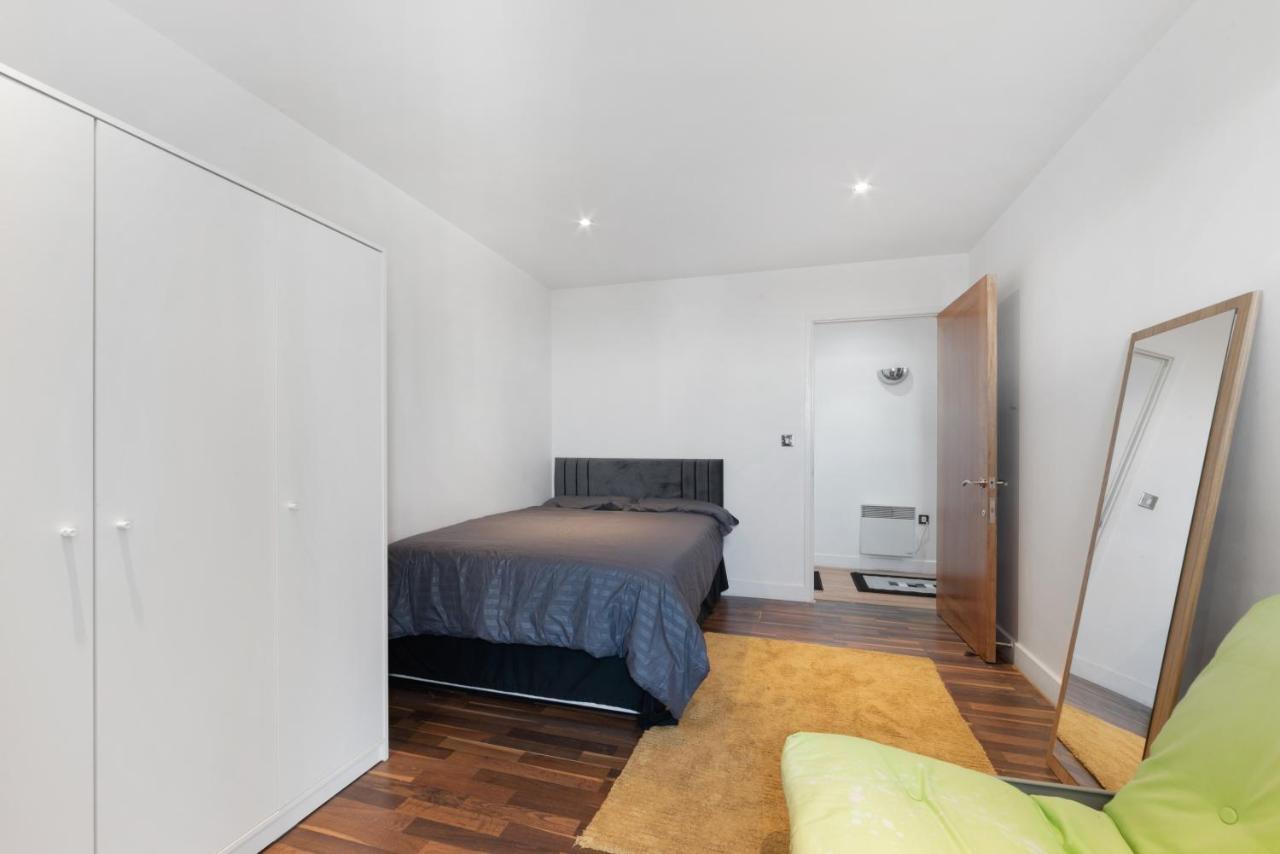 Apartment Excel 3 Bedroom Near City Airport And O2 Arena