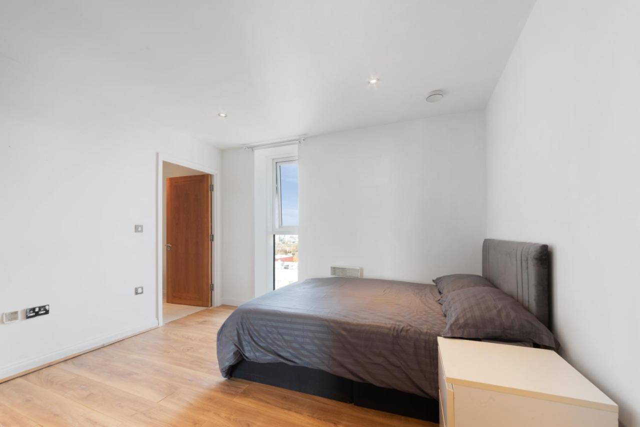 Excel 3 Bedroom Near City Airport And O2 Arena London