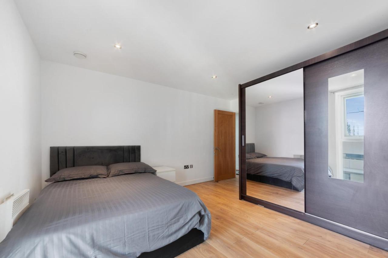 Excel 3 Bedroom Near City Airport And O2 Arena London