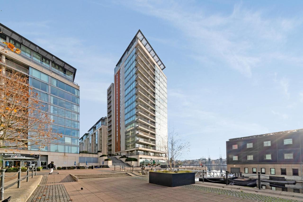 Excel 3 Bedroom Near City Airport And O2 Arena Apartment London