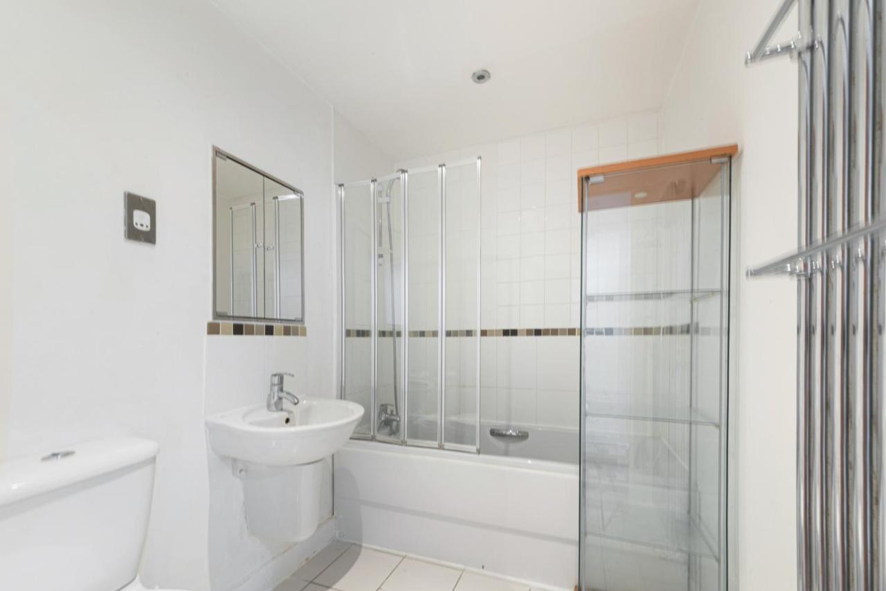 Apartment Excel 3 Bedroom Near City Airport And O2 Arena *