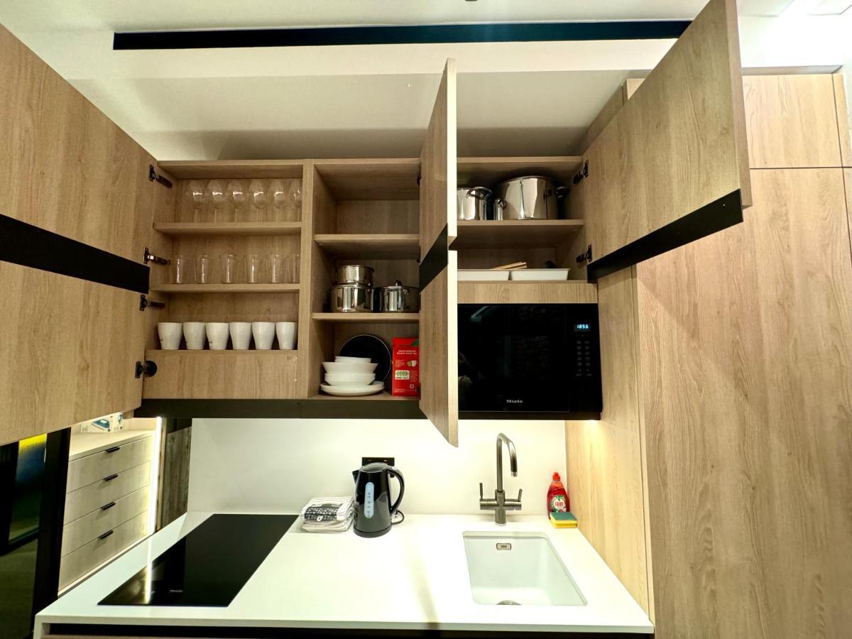 Modern, Stylish Apartment *