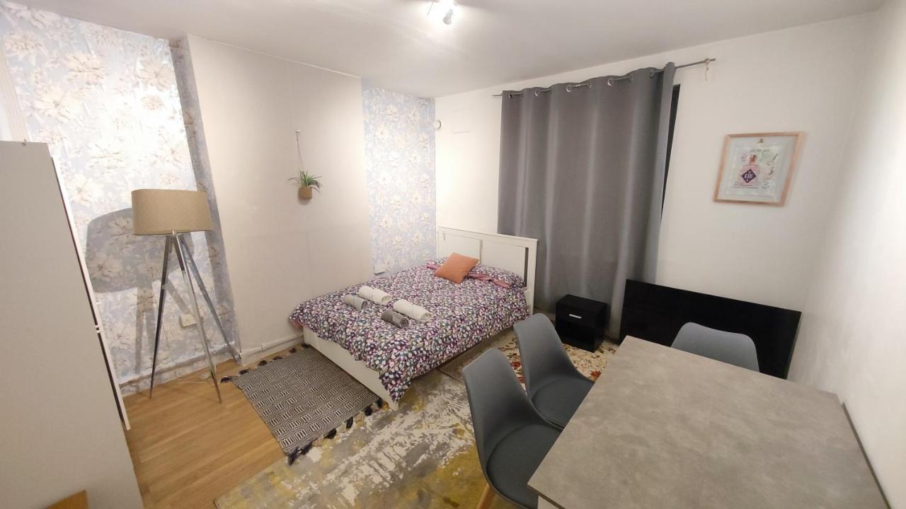 Spacious Flat With 2 To 3 Bedrooms Apartment