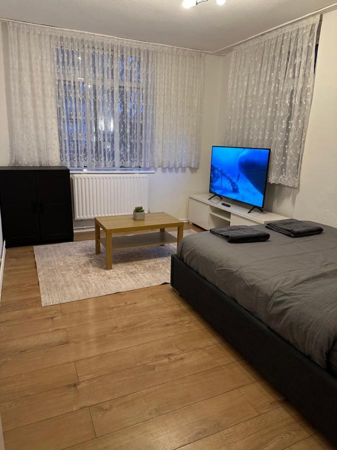 Spacious Private In The Heart Of Dalston, Hackney Homestay London