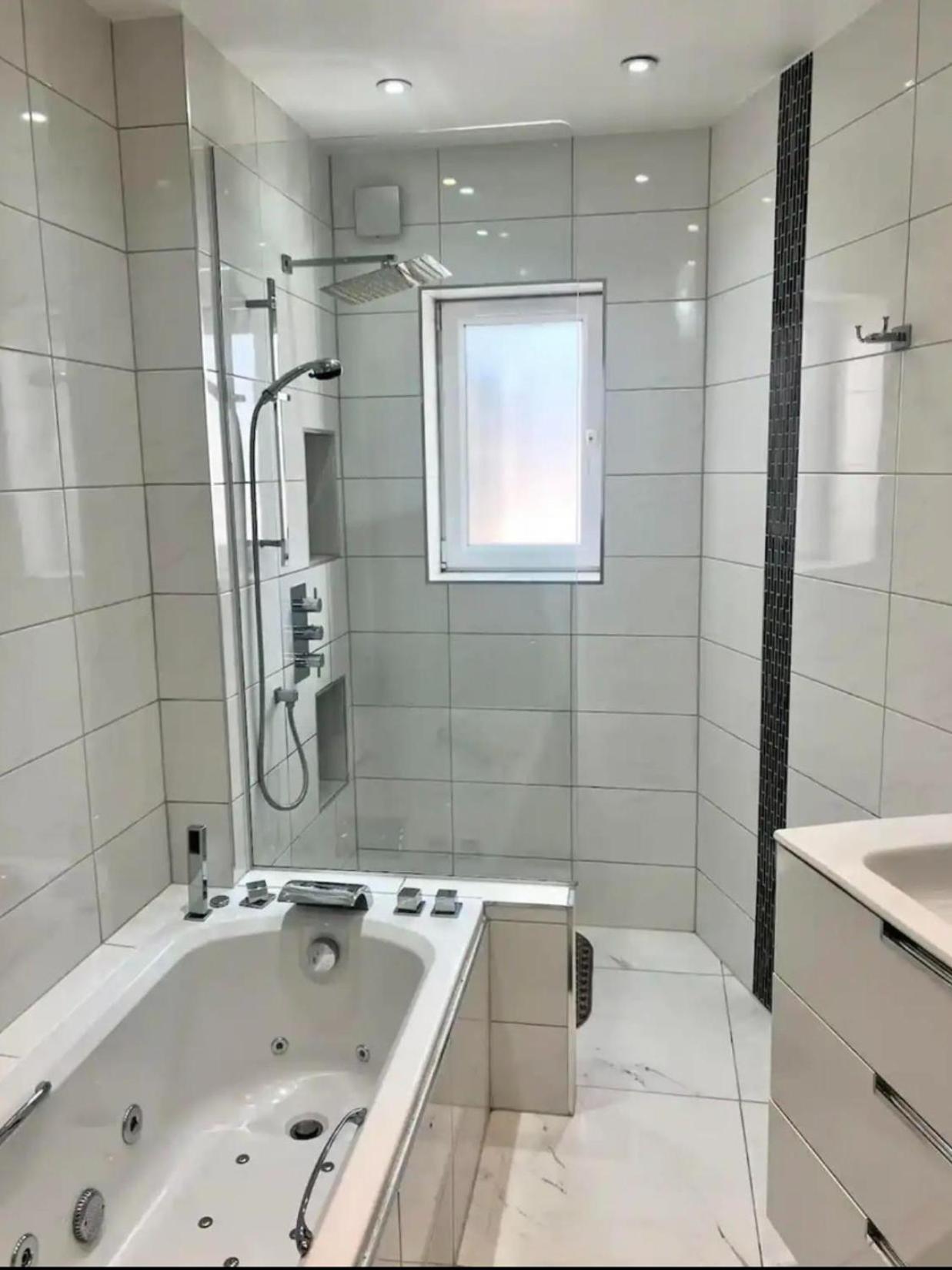 Apartment Gorgeous One Bedroom With Jacuzzi Bath *