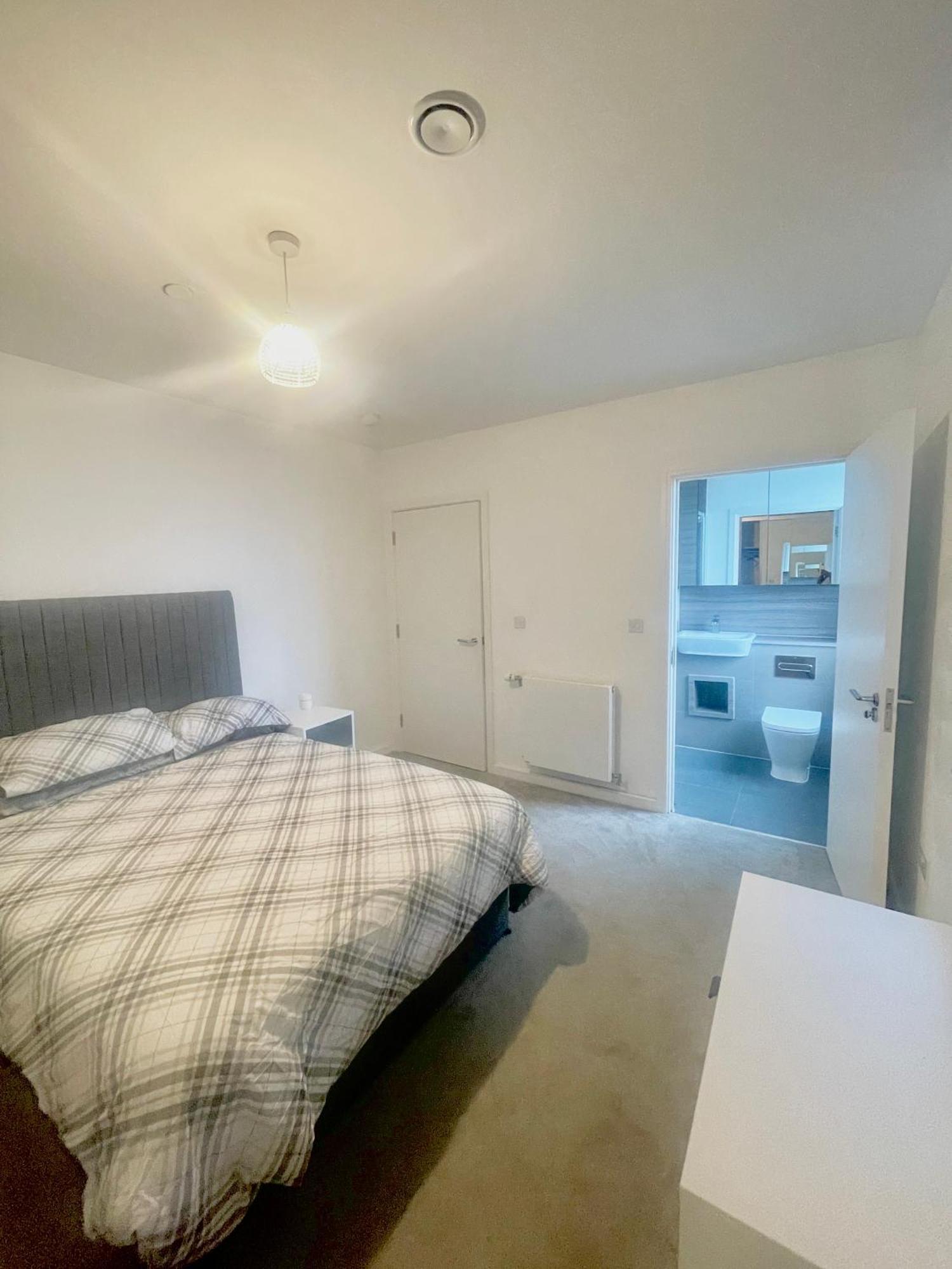Modern With Free 24hours Gym London