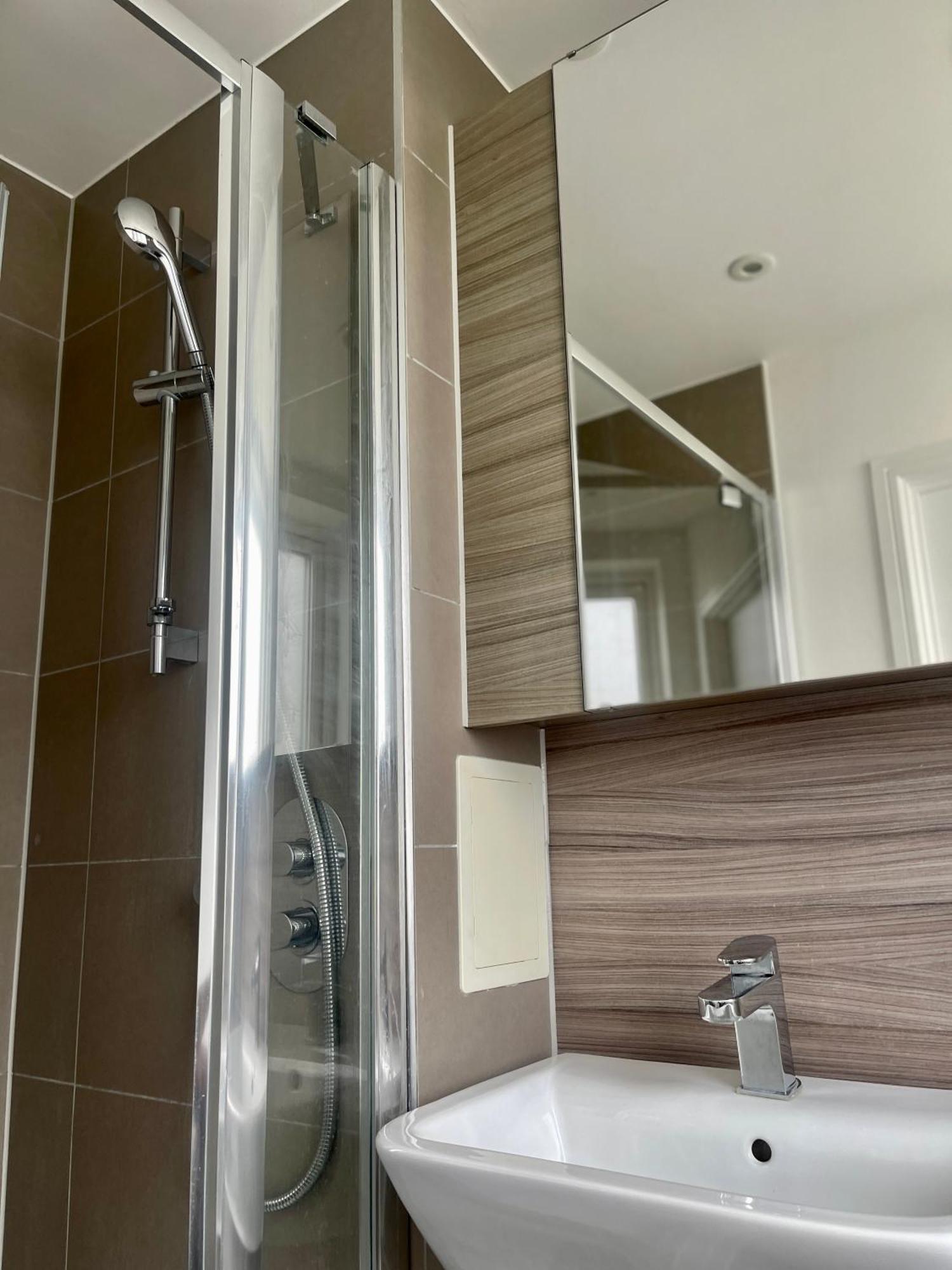Modern With Free 24hours Gym Apartment