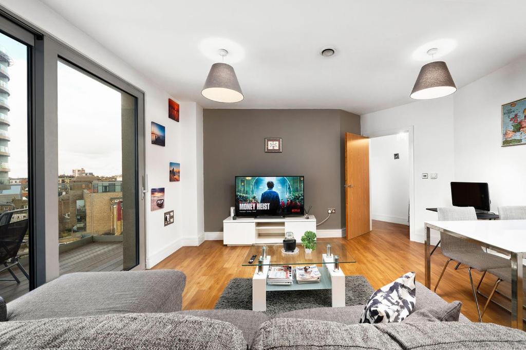 Modern Serviced 3-bedroom Flat In East Londen