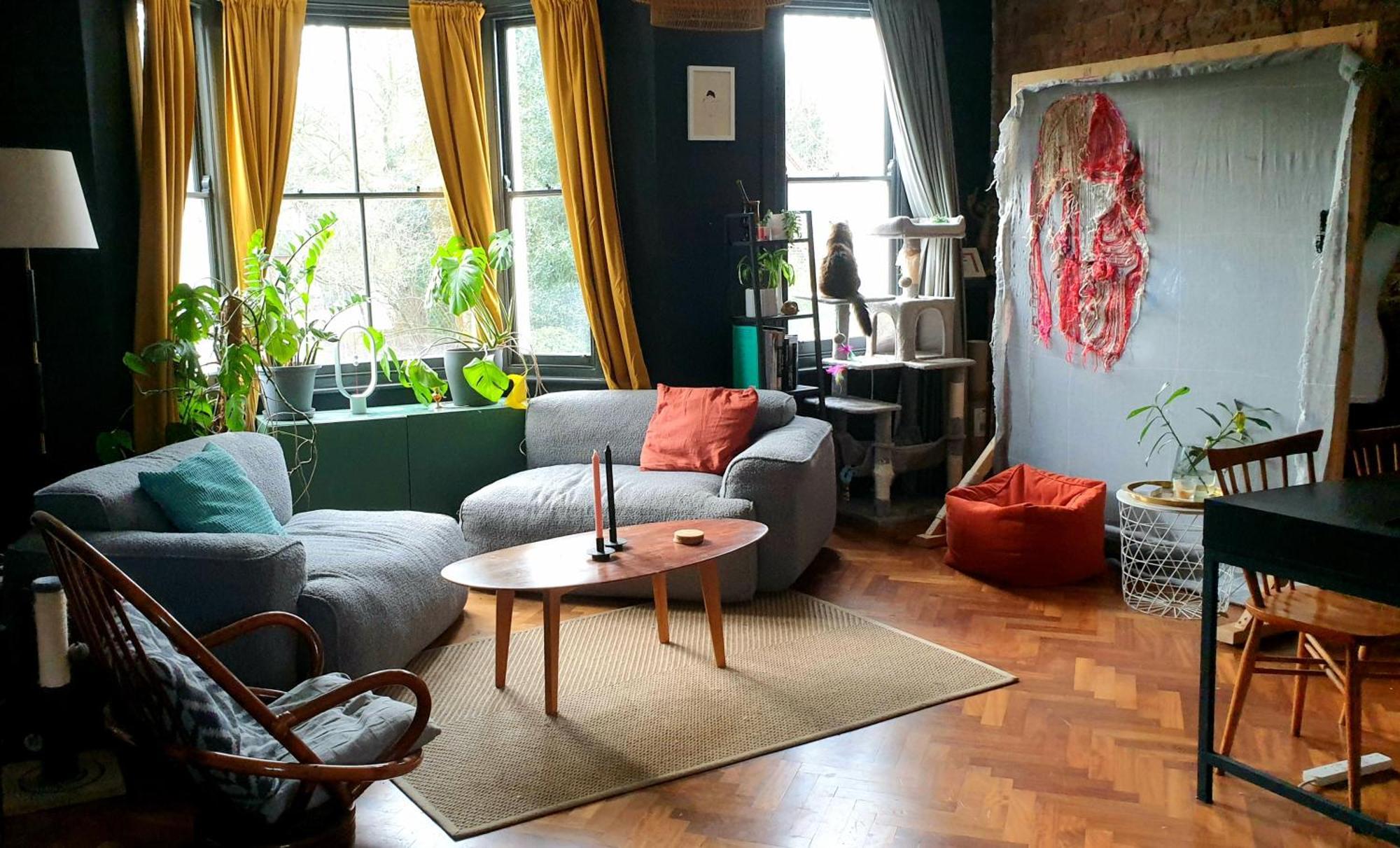 Charming Bedroom In Artist Studio * Londen