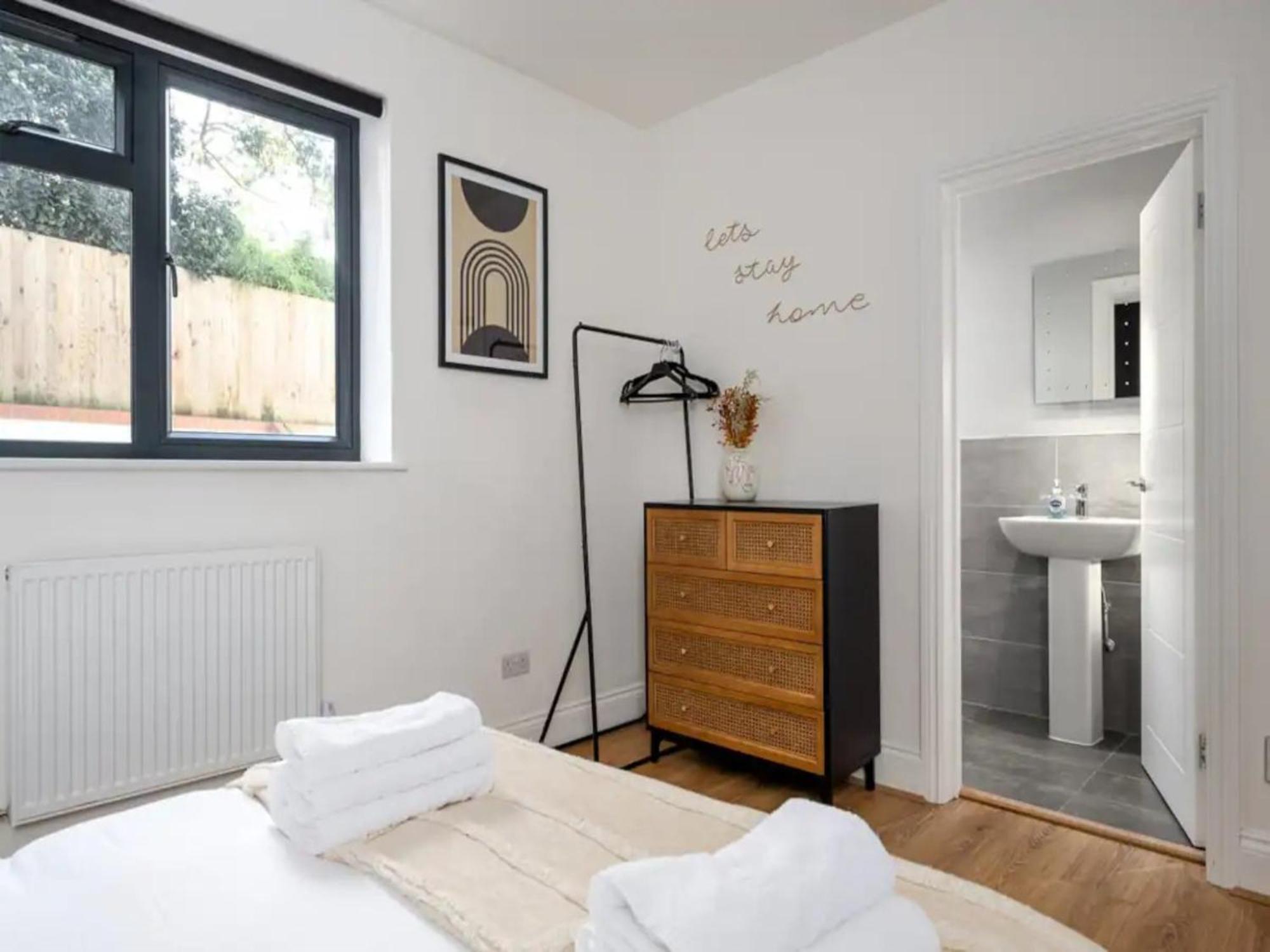 Pass The Keys Modern And Bright Minutes From London