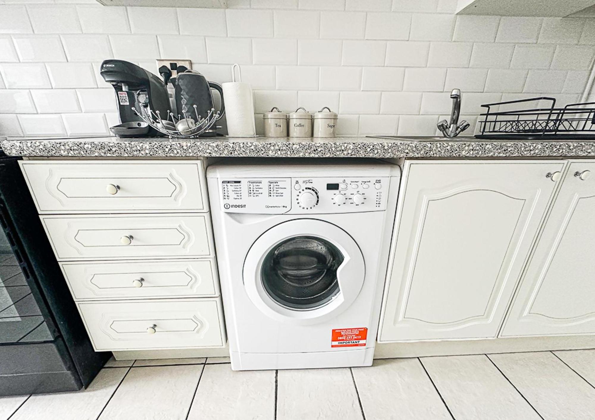 Apartment 3 Bedroom Flat Haggerston, Hackney, *