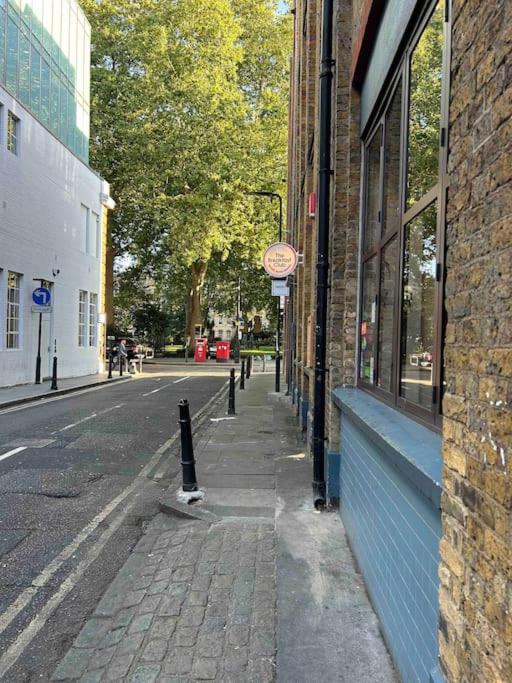 1 Bed Flat With View Of Vibrant Hoxton Square Apartment London