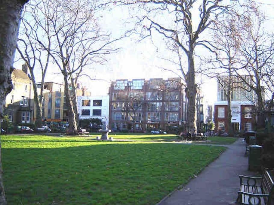 1 Bed Flat With View Of Vibrant Hoxton Square Apartment