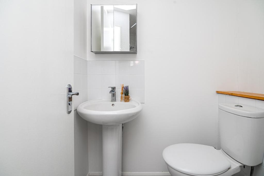 Refurbished Double Bedroom Pensión *
