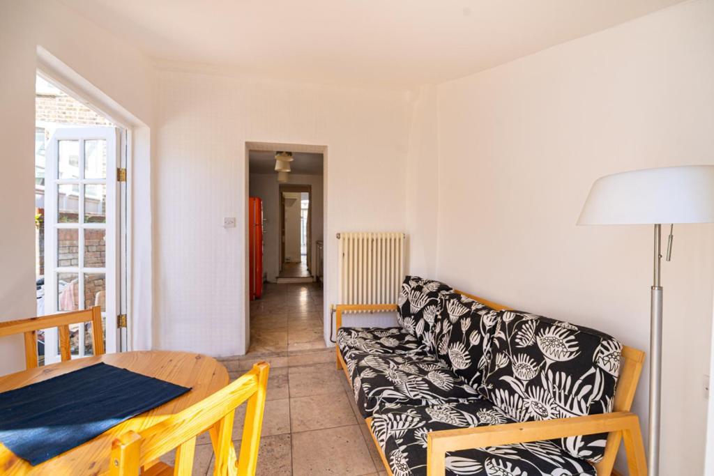 Refurbished Double Bedroom Pensión