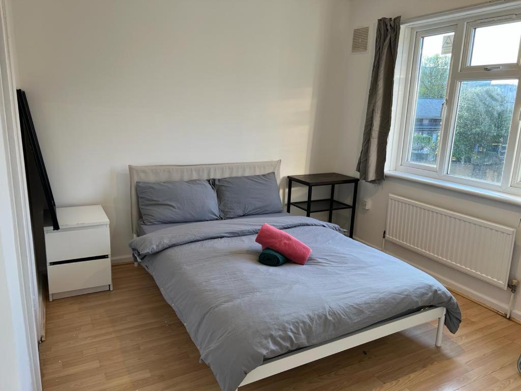 Double Near Canary Wharf 28 * Londres