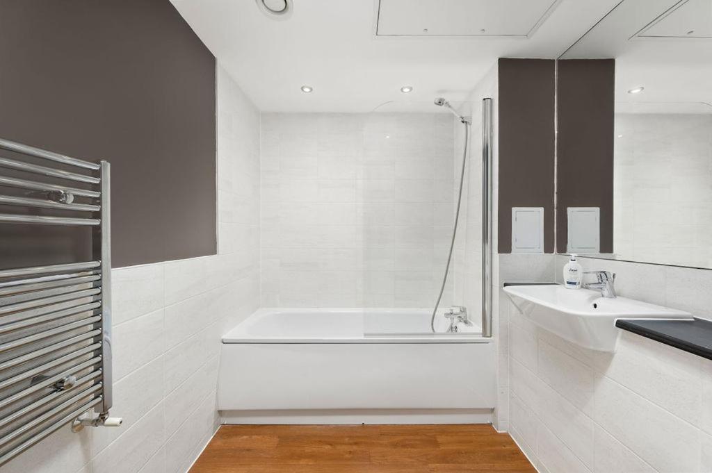 Appartement Modern Serviced 3-bedroom Flat In East Londen