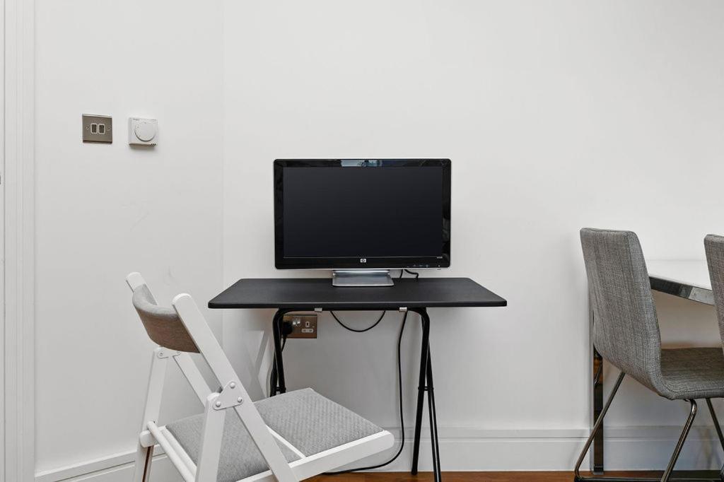 Modern Serviced 3-bedroom Flat In East Appartement Londen