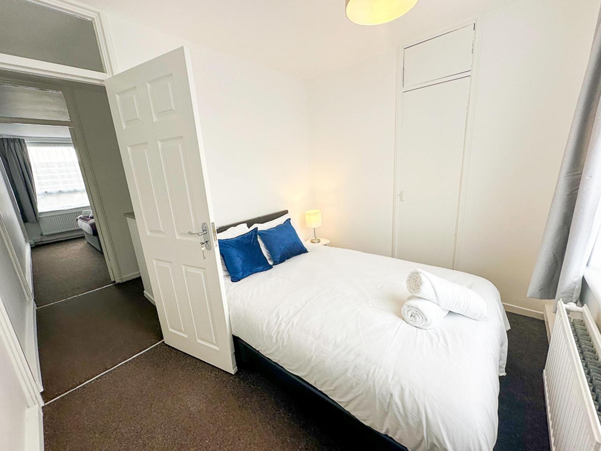 Apartment 3 Bedroom Flat Haggerston, Hackney, *