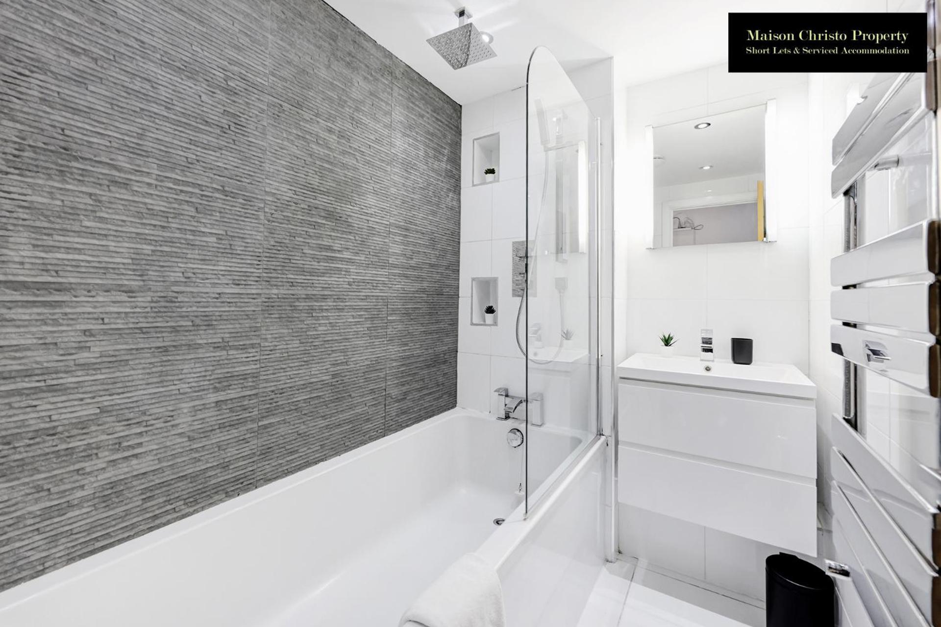 Apartment Caraway Heights 2bedroom Sleeps 6 In Canary Wharf, Free Parking, Near Excel, O2 & Airport By Maison Christo Short Lets & Serviced London