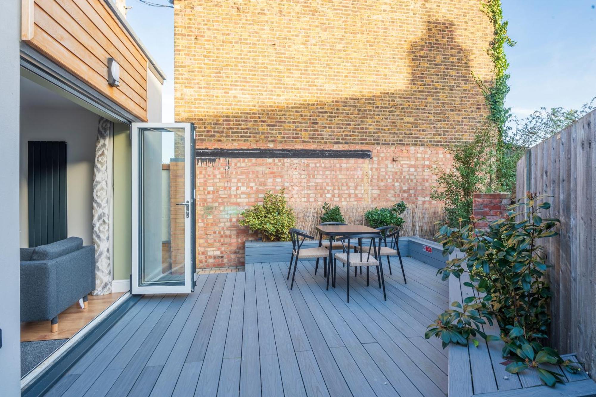 Stylish 2 Bed In East Ham, Close To Excel * London