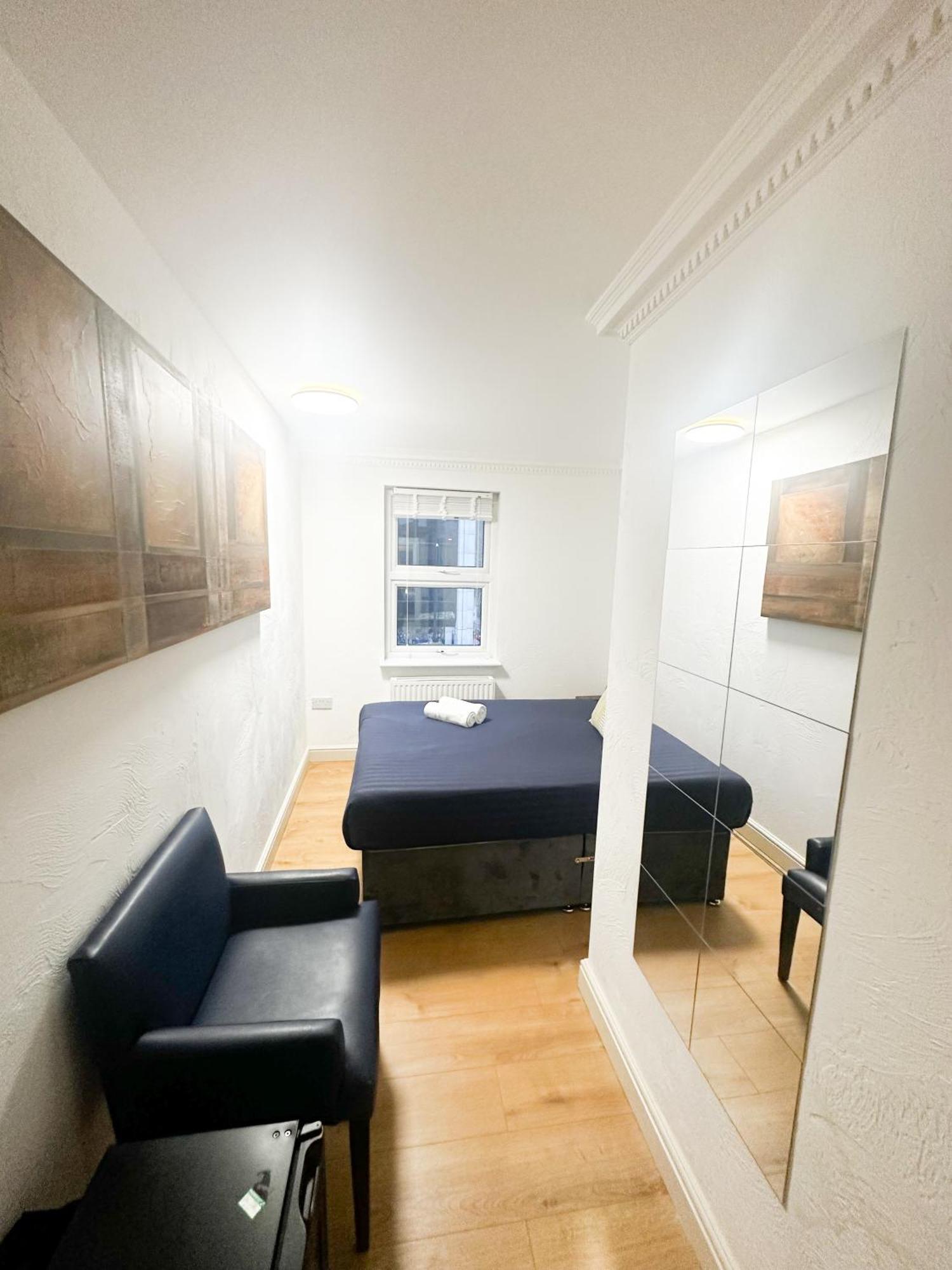 Flat 3 In Aldgate Apartment