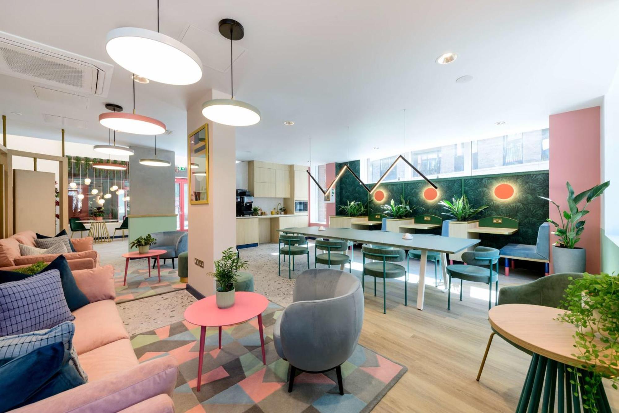 Cosy Living Ensuites At Trendy Wick Park In Apartment London