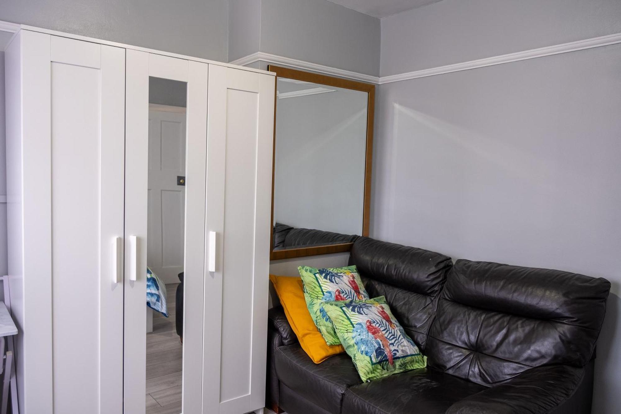 Spacious Double Bedroom In Shooters Hill Homestay