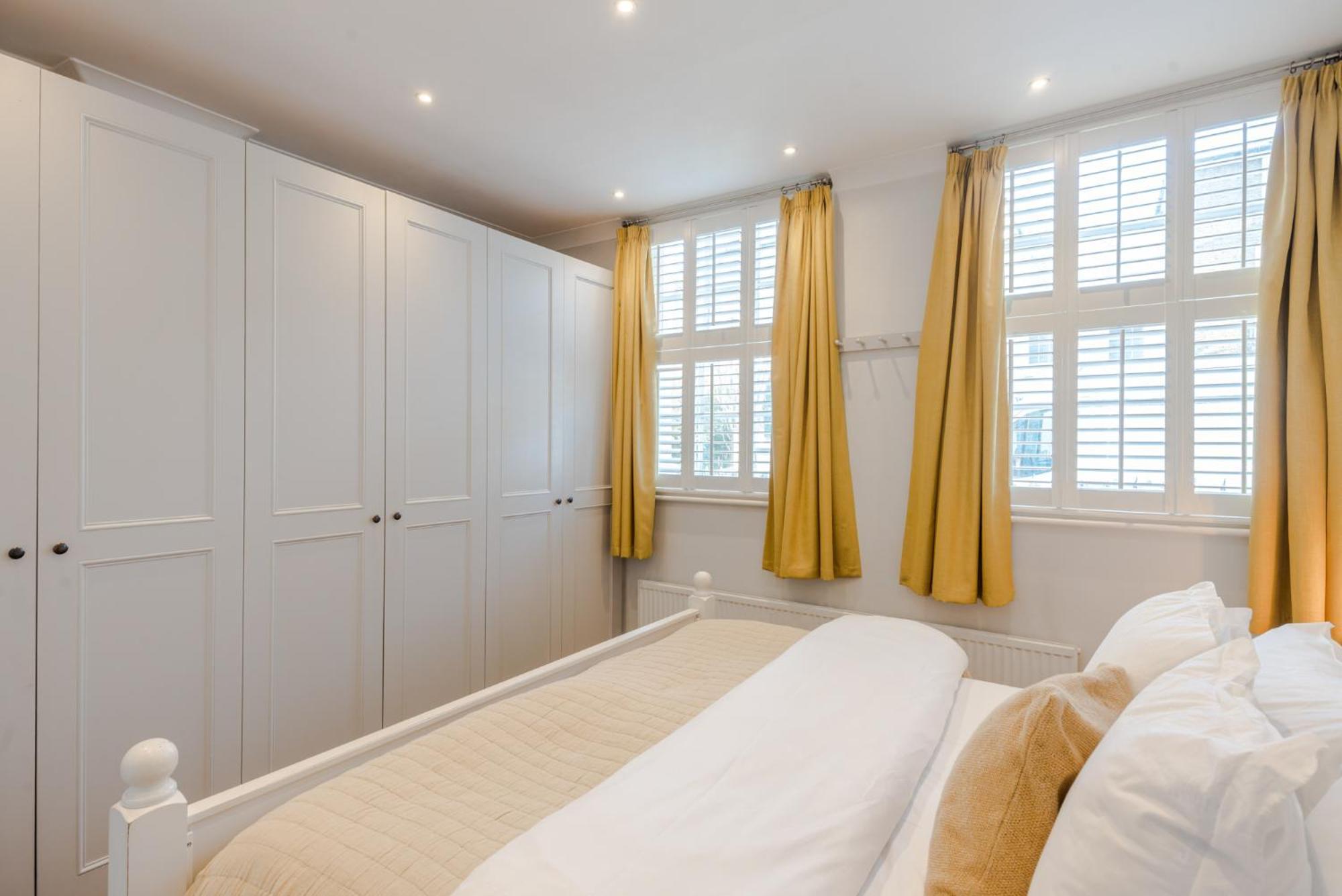 Bright De Beauvoir Pied A Terre Apartment