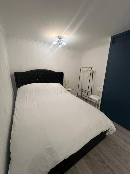 2 Bedrooms In Plaistow Near Tube To Appartement *