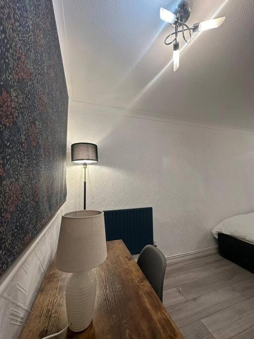 2 Bedrooms In Plaistow Near Tube To * Londen