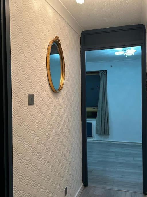 2 Bedrooms In Plaistow Near Tube To Appartement *