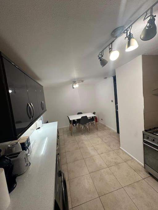 2 Bedrooms In Plaistow Near Tube To * Londen