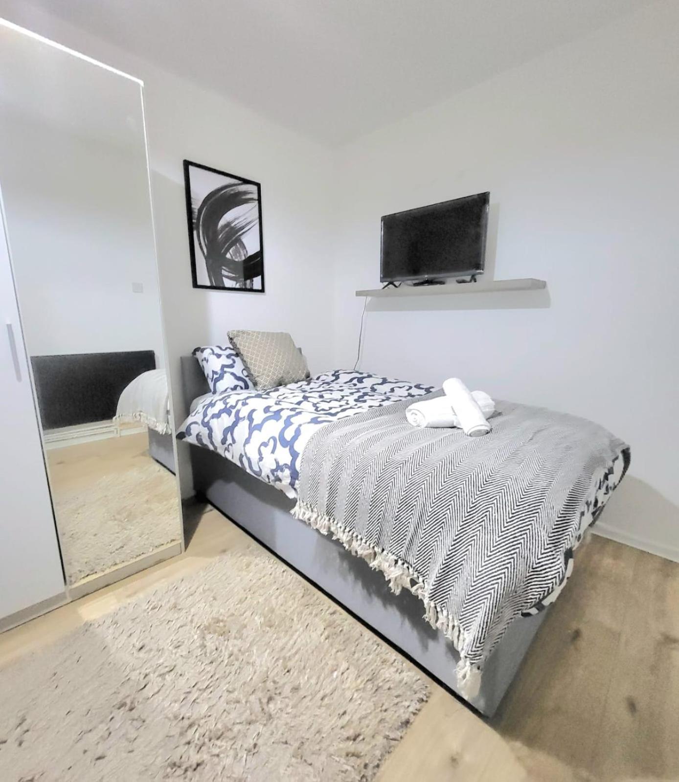 Close To Qmul Homestay *