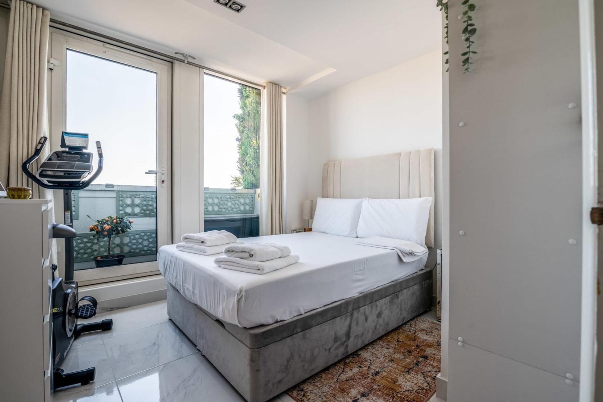 Apartment Canary Wharf Retreat With Free Secure Parking London