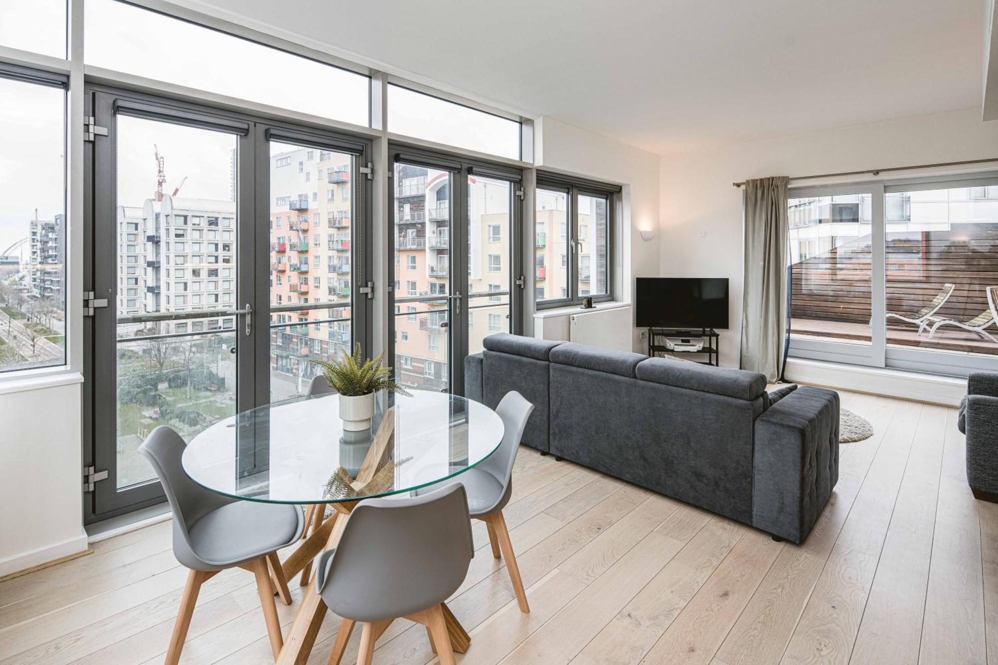 Beautiful Penthouse With Private Terrace In Greenwich Peninsula *