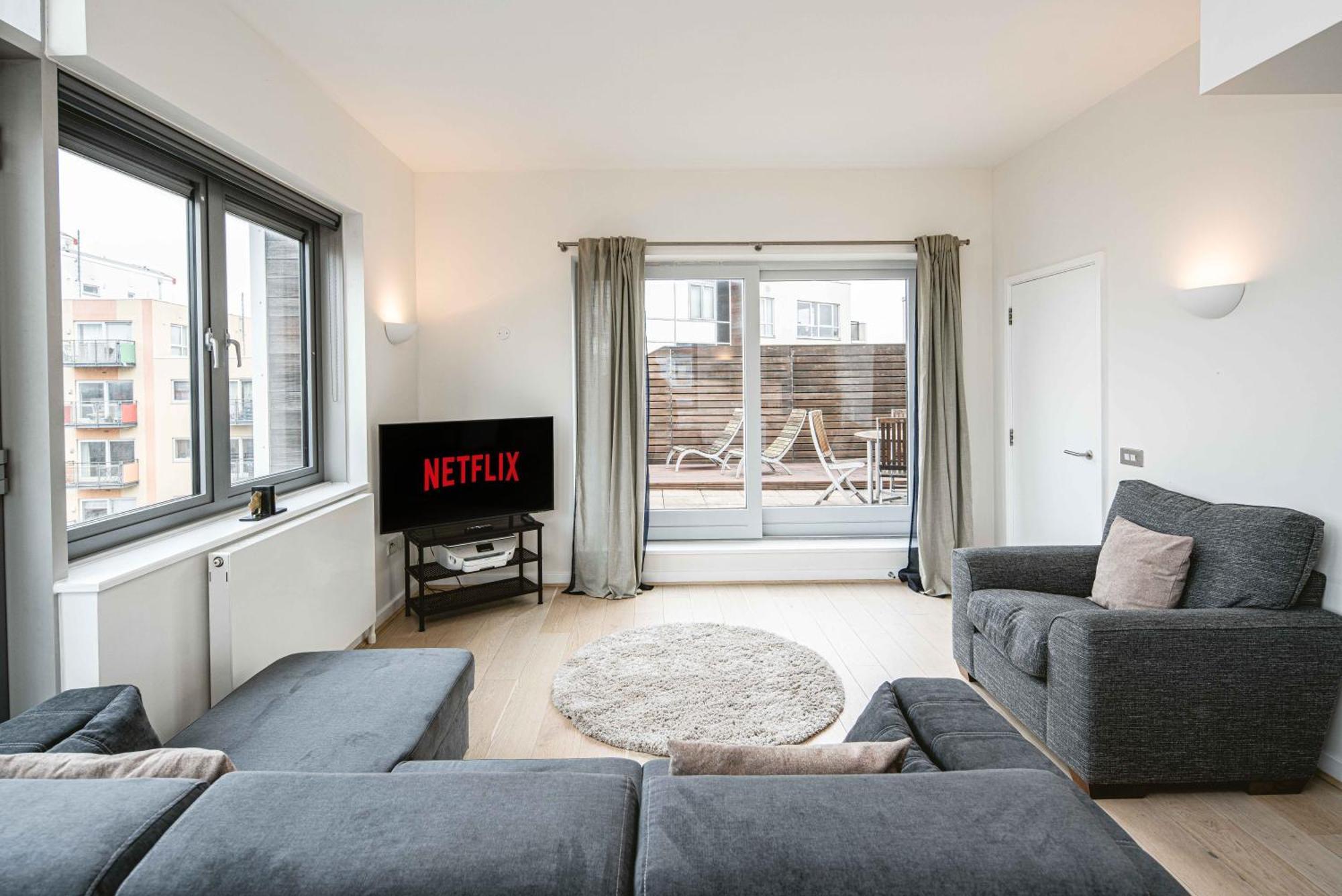 Beautiful Penthouse With Private Terrace In Greenwich Peninsula Apartment *